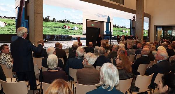 DagvhLandschap overzicht zaal door Henk Groenendaal 221111 (1)